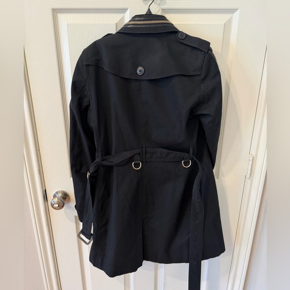 Burberry black women’s trenchcoat with leather and zippers accents - Picture 3 of 10